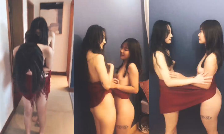 2 em cùng giành nhau khăn tắm 2 em cùng giành nhau khăn tắm