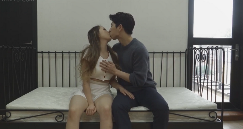 Anh có muốn đổi vợ với tôi không? Anh có muốn đổi vợ với tôi không?