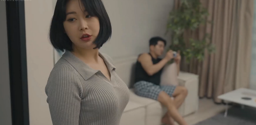 Bạn gái của bạn tôi đã chạm vào chim tôi! Bạn gái của bạn tôi đã chạm vào chim tôi!