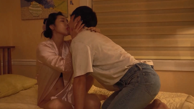 Chàng trai may mắn chơi 2 em gái hàng ngon khi say Chàng trai may mắn chơi 2 em gái hàng ngon khi say