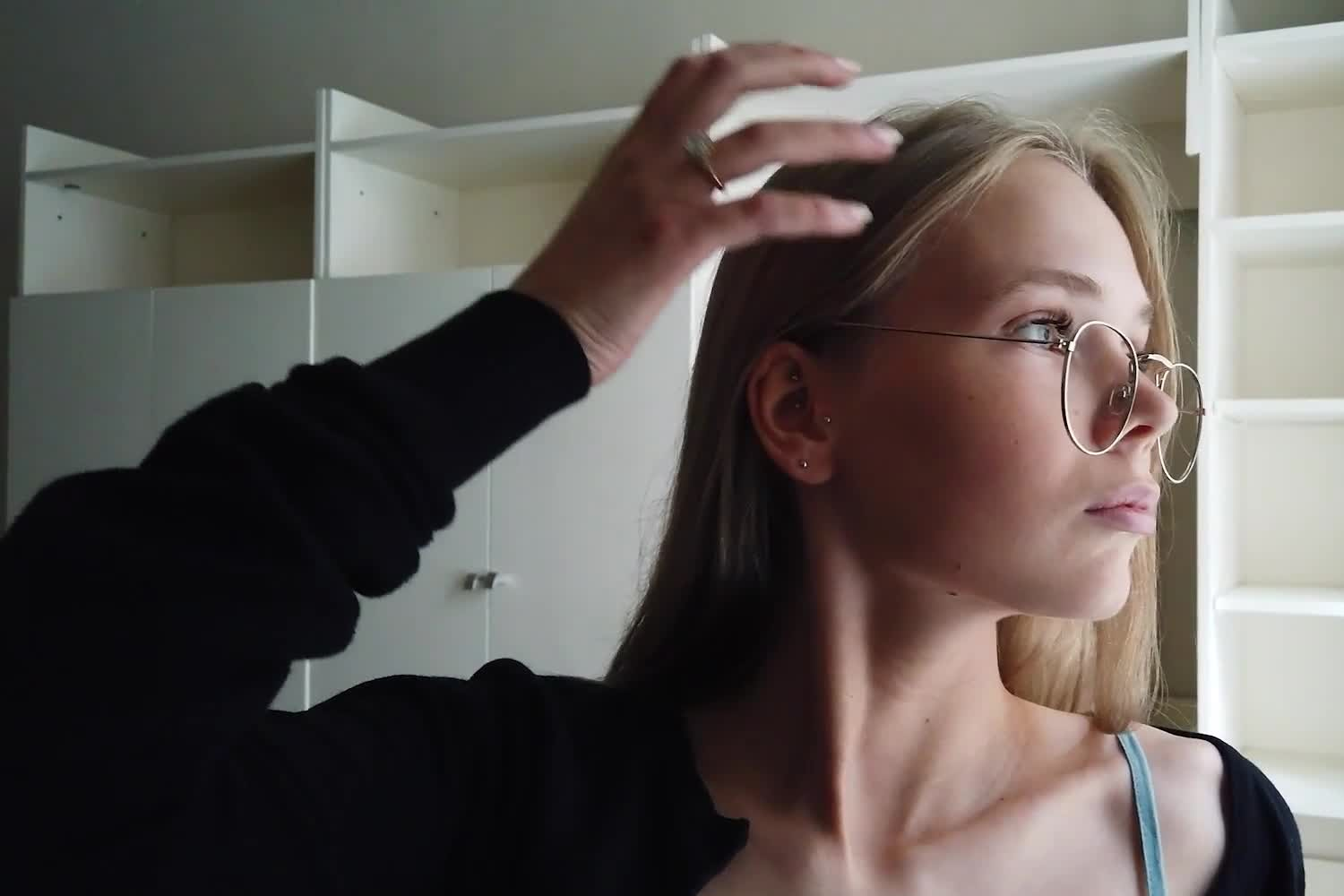 Cô nữ sinh kính cận quyến rũ Cô nữ sinh kính cận quyến rũ