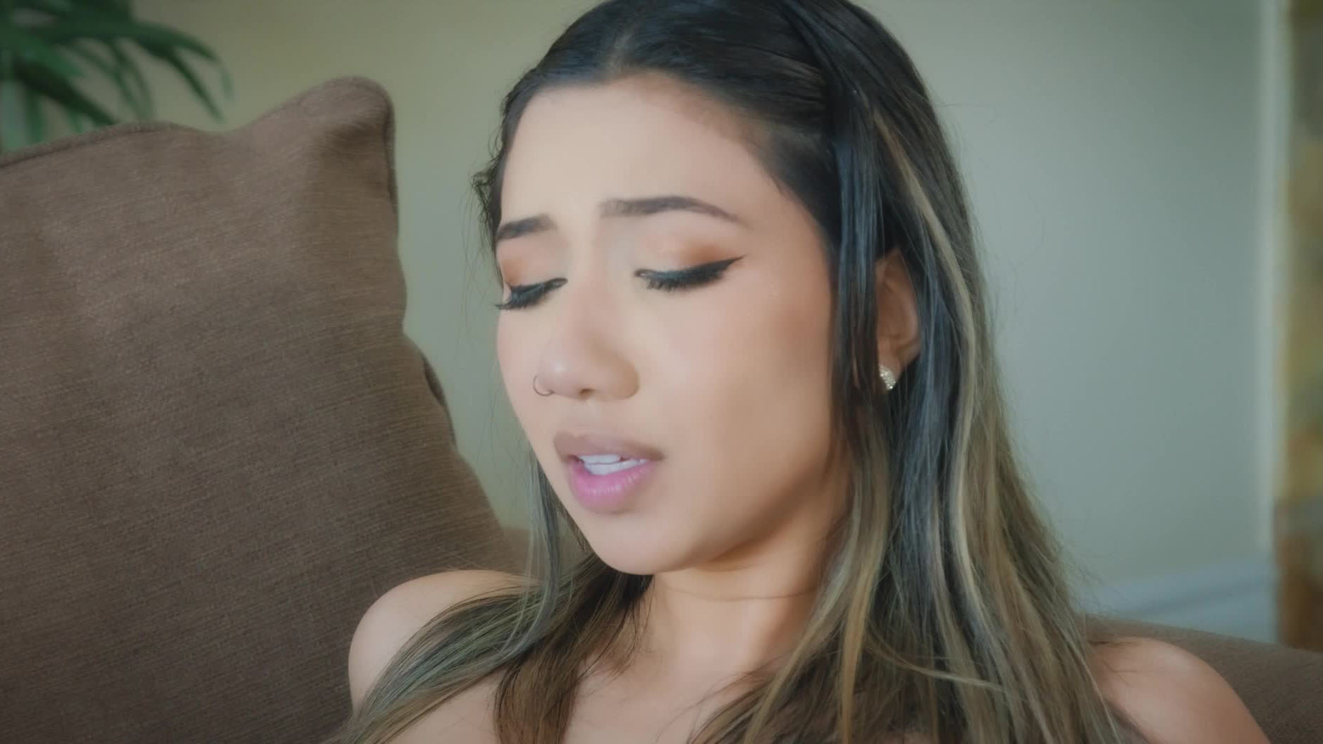 Dậy em hàng xóm mới lớn cách làm tình Dậy em hàng xóm mới lớn cách làm tình