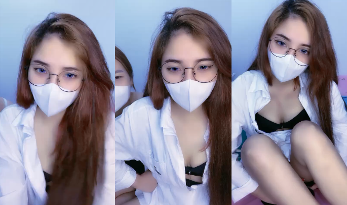 Hai em teen mới lớn livestream show hàng cực phê Part 3 Hai em teen mới lớn livestream show hàng cực phê Part 3