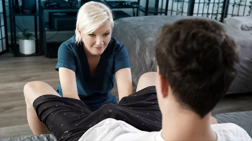 Làm tình cùng cô hộ lý vú bự trên sofa Làm tình cùng cô hộ lý vú bự trên sofa