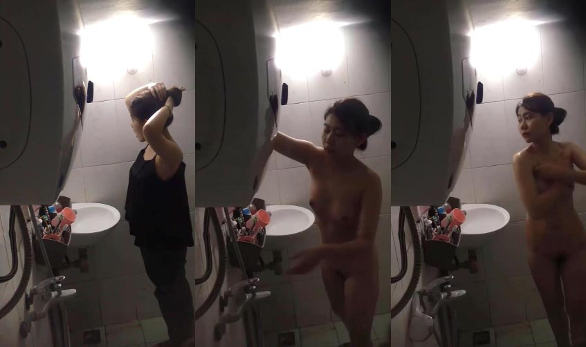 Thêm 1 em xinh gái dáng ngon đi tắm bị quay lén Thêm 1 em xinh gái dáng ngon đi tắm bị quay lén