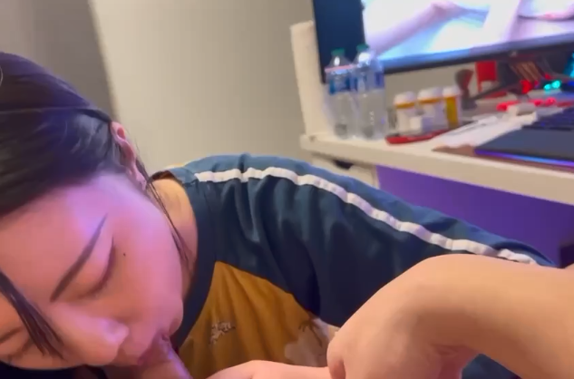 Vừa em đá bóng vừa đá bi anh Vừa em đá bóng vừa đá bi anh